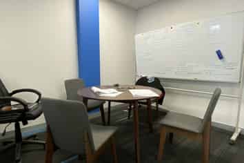 Bite-sized industrial unit for lease