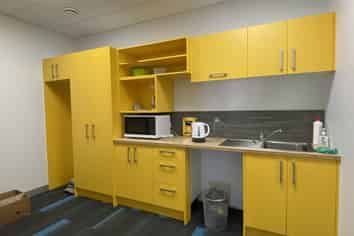 Bite-sized industrial unit for lease