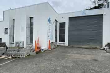 Bite-sized industrial unit for lease