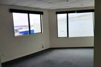 LINCOLN NORTH - OFFICE SUITE