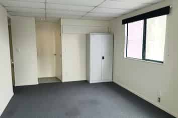 LINCOLN NORTH - OFFICE SUITE