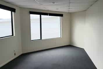 LINCOLN NORTH - OFFICE SUITE