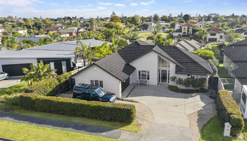 62 Intrepid Crescent, Beachlands