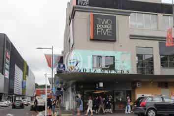 Affordable Newmarket Retail Showroom