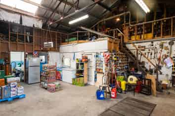 Manutuke Fuel & Store