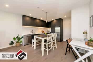 8 Central Road, Kingsland