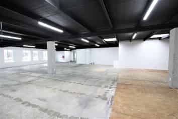 COST EFFECTIVE CENTRAL WAREHOUSE / SHOWROOM