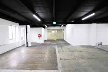 COST EFFECTIVE CENTRAL WAREHOUSE / SHOWROOM