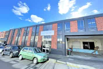 COST EFFECTIVE CENTRAL WAREHOUSE / SHOWROOM