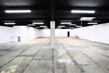 COST EFFECTIVE CENTRAL WAREHOUSE / SHOWROOM