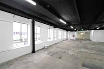 COST EFFECTIVE CENTRAL WAREHOUSE / SHOWROOM