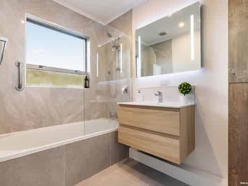 2/138 Richardson Road, Mount Albert