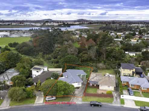 22 Finlow Drive, Te Atatu South