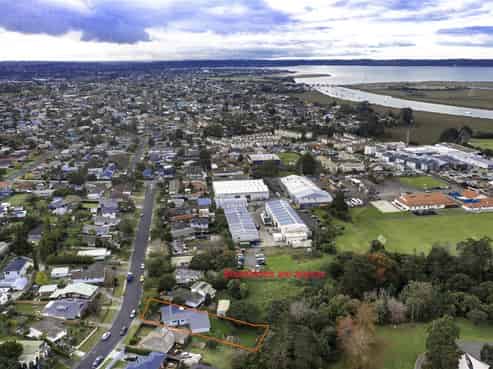 22 Finlow Drive, Te Atatu South