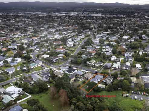 22 Finlow Drive, Te Atatu South