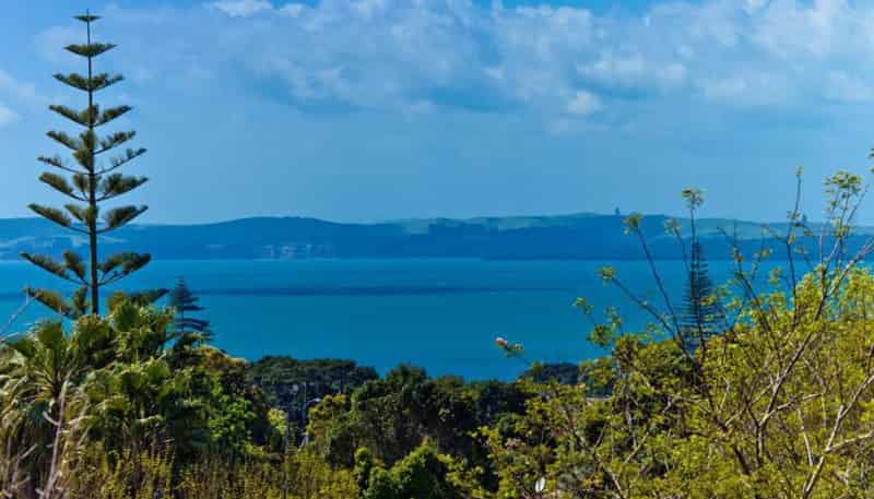 4 Honeysuckle Lane, Mairangi Bay