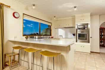 4 Honeysuckle Lane, Mairangi Bay