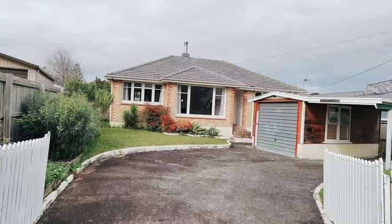 2B Springbank Lane, Te Atatu Peninsula