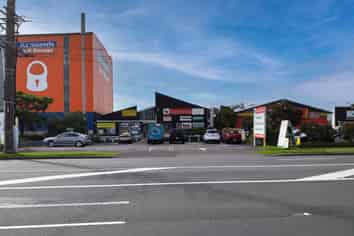 SHOWROOM PLUS TO WAIRAU ROAD