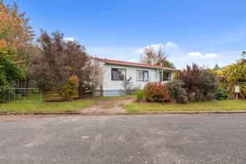 94B Clayton Road, Mangakakahi