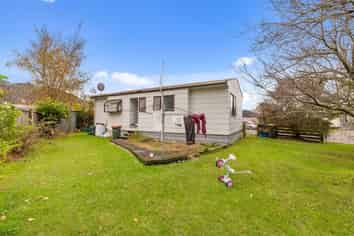 94B Clayton Road, Mangakakahi