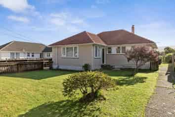 55 Strand Crescent, Naenae