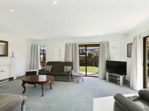 14 Bloomfield Terrace, Central Hutt