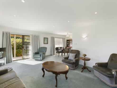 14 Bloomfield Terrace, Central Hutt