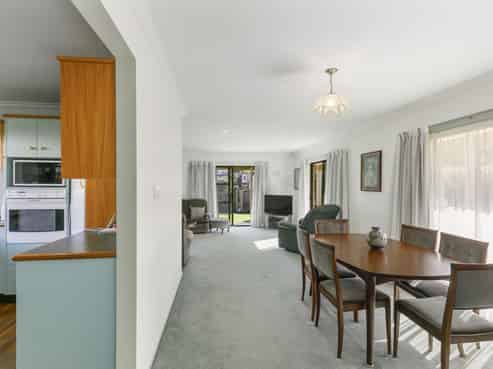 14 Bloomfield Terrace, Central Hutt