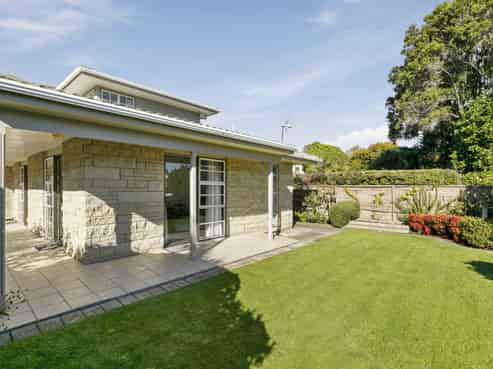 14 Bloomfield Terrace, Central Hutt