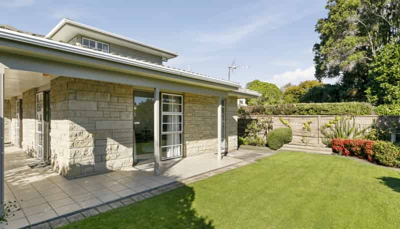 14 Bloomfield Terrace, Central Hutt