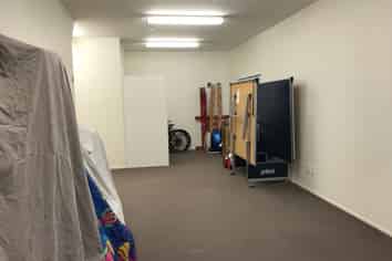 SMALL OFFICE OR RETAIL OPPORTUNITY!