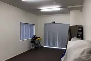 SMALL OFFICE OR RETAIL OPPORTUNITY!