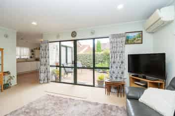 6 Ashford Mews, Flagstaff