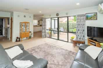 6 Ashford Mews, Flagstaff