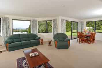 912 State Hwy 14, Maungatapere