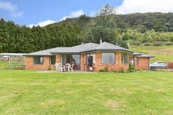 912 State Hwy 14, Maungatapere