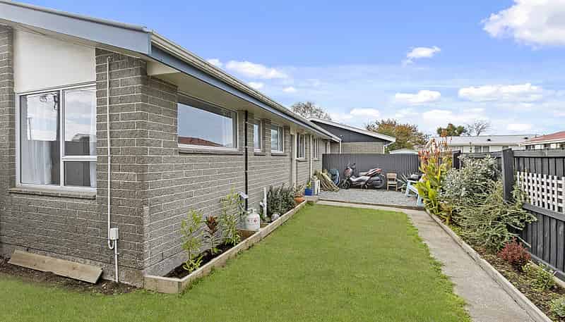 1/139 Huxley Street, Sydenham