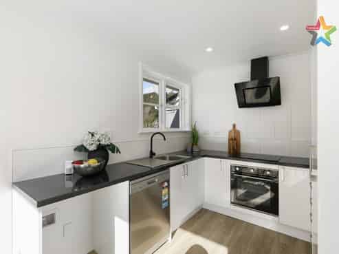 15 Strand Crescent, Naenae