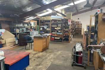 Affordable Wairau Industrial - 380sqm