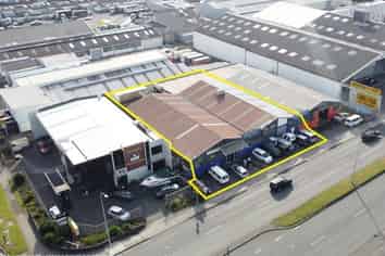Unbeatable Exposure on Neilson Street – 1,000m²