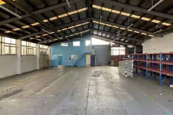 Unbeatable Exposure on Neilson Street – 1,000m²