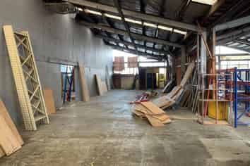 Unbeatable Exposure on Neilson Street – 1,000m²