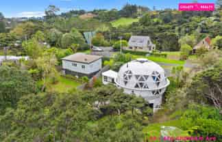 49 & 49A Chatham Avenue, Paremoremo