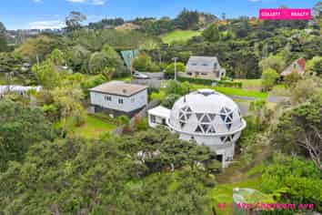 49 & 49A Chatham Avenue, Paremoremo