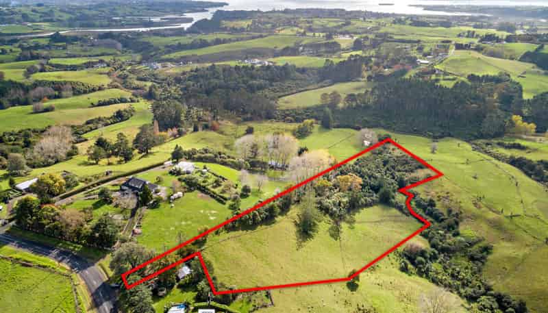 196 Trig Road, Whitford