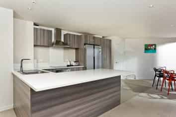 103/7 Rose Garden Lane, Albany