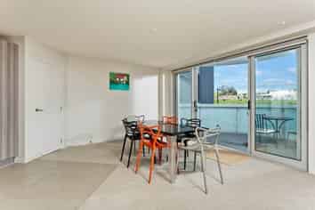 103/7 Rose Garden Lane, Albany