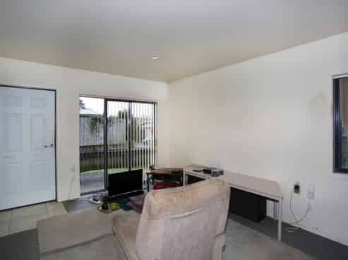 13 Lawford Place, Mangere