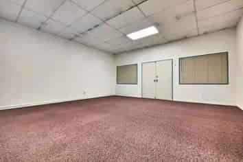 Showroom/Storage space in Henderson